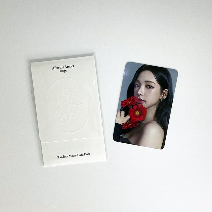 에스파 카리나 얼루어링 아뜰리에 포토카드 포카 aespa KARINA ALLURING ATELIER PHOTOCARD 2 대표 이미지 - 카리나 포카 추천