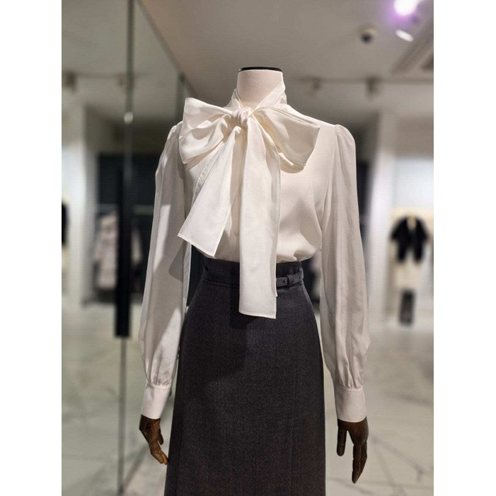 국내백화점  모조에스핀 여성 리본 장식 셔츠형 블라우스 페미닌 하객룩 오피스룩