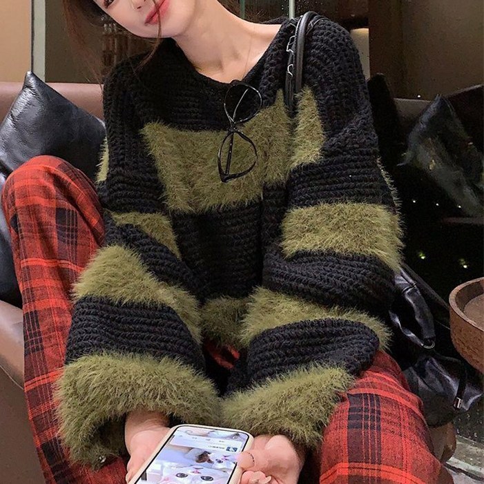 이노뱅크 INO605A 보트넥 스트라이프 앙고라 배색 긴팔니트