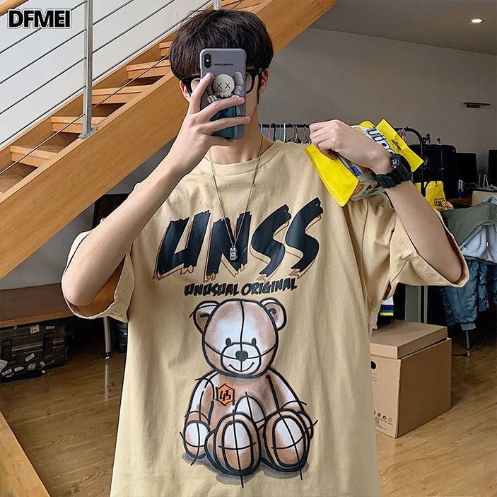 DFMEI 곰돌이 프린트 티셔츠 남자 그래피티 반팔 상의 DFMEI 곰돌이 프린트 티셔츠 남자 그래피티 반팔 상의