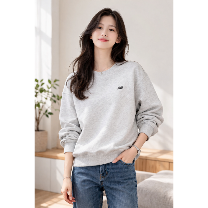 정품빠른출고 뉴발란스 맨투맨 남녀공용 스탠다드핏 스몰로고 라운드넥 티셔츠 AP2602