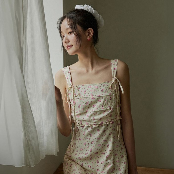 어다울 Flower pattern shirring mini dress  cream