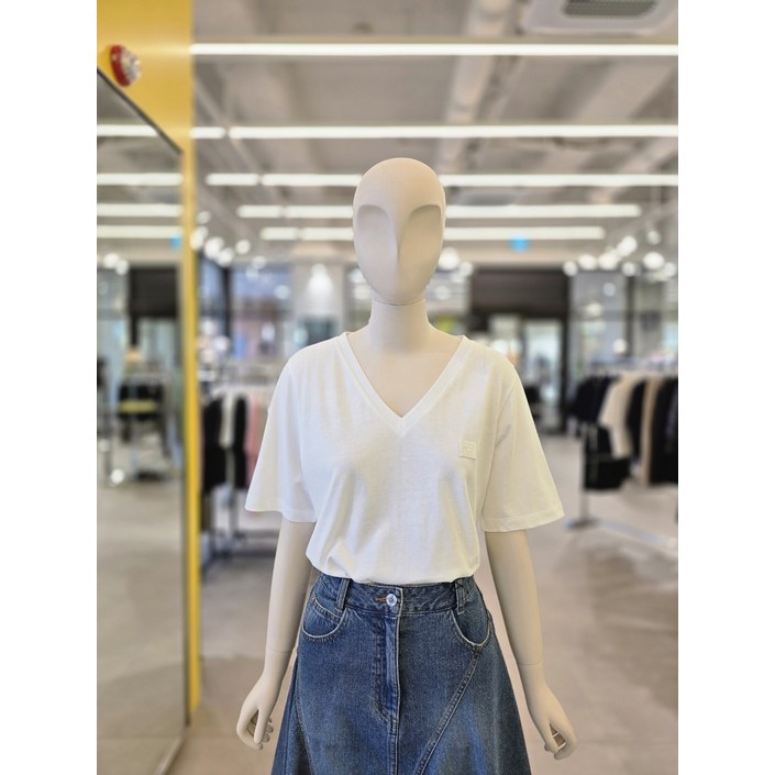 럭키슈에뜨 자수 포인트 V넥 반팔 티셔츠 LYTAM25560 화이트 55