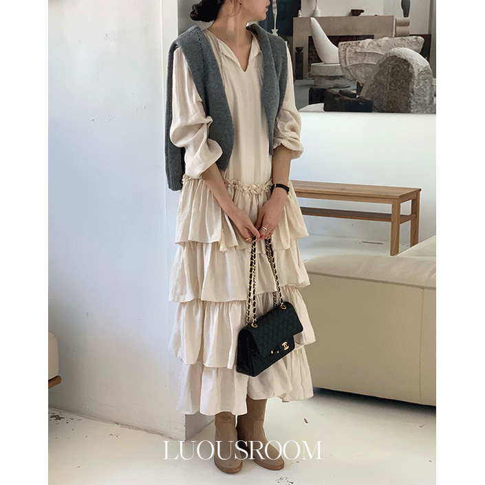 루어스룸 폴리 캉캉 에스닉 오버핏 프릴 브이넥 긴팔 여리핏 롱원피스2color