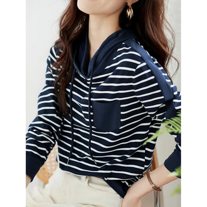 신상 긴팔 여성복 패션 어디에나 잘 어울리는 스트라이프 후드 티가 날씬해 보이는 캐주얼 상의