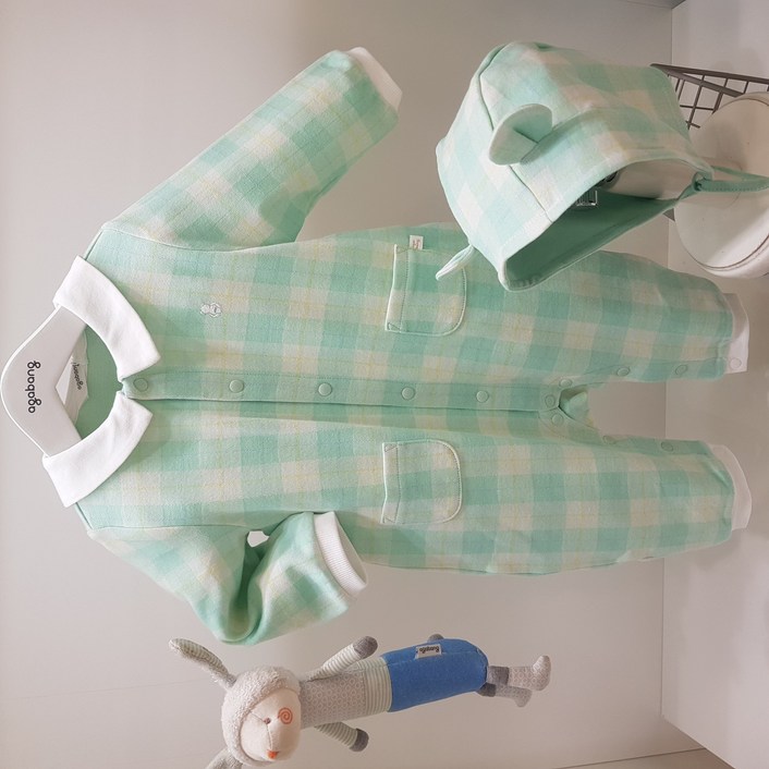 아가방 봄 베이비페어 외출이 간단해지는 신생아 백일 유아 우주복 민트체크 외출용 귀달이모자 세트예요 깜찍 백일복 상큼함이 먼저 보이는 우주복 유아 바디수트