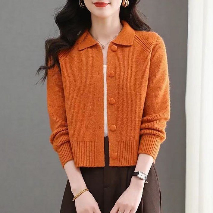 ROYALBELLE 여성 카라넥 버튼 포인트 숏기장 베이직 니트 짜임 긴팔 루즈핏 가디건 K063074