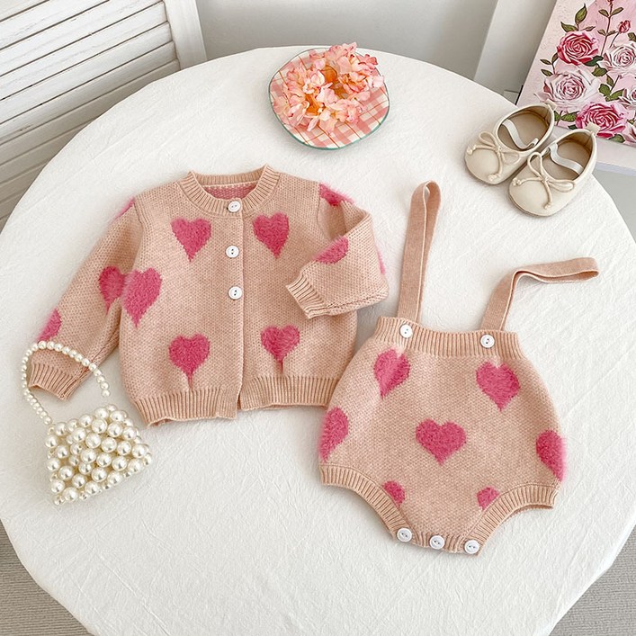 로이앤한나 아기 여아 유아 큰하트 핑크 니트 멜빵슈트 가디건 세트 로이앤한나 아기 여아 유아 큰하트 핑크 니트 멜빵슈트 가디건 세트