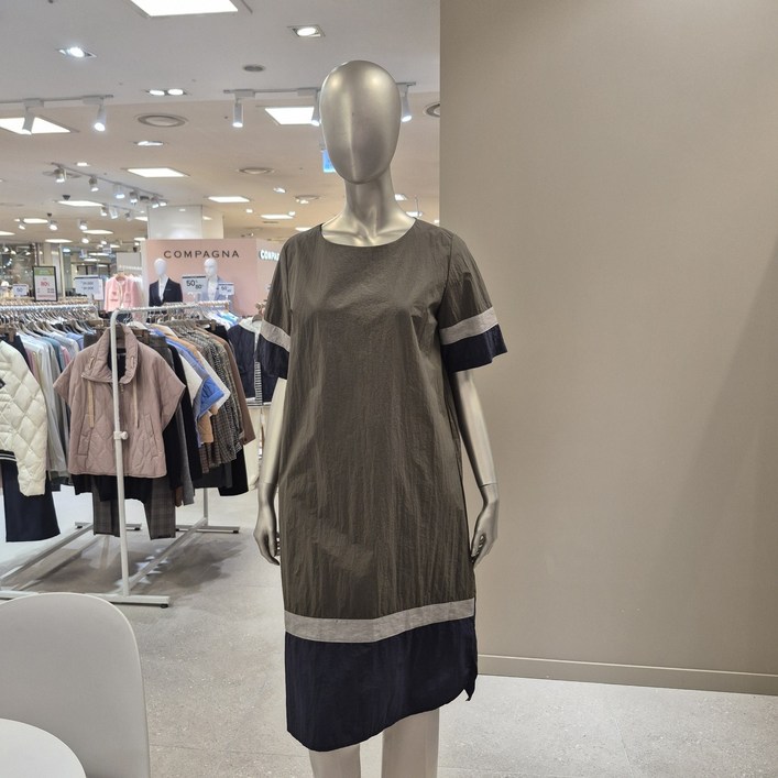 안지크 일자라인 홑겹 원피스 AG2OP5250 (NC부산대)