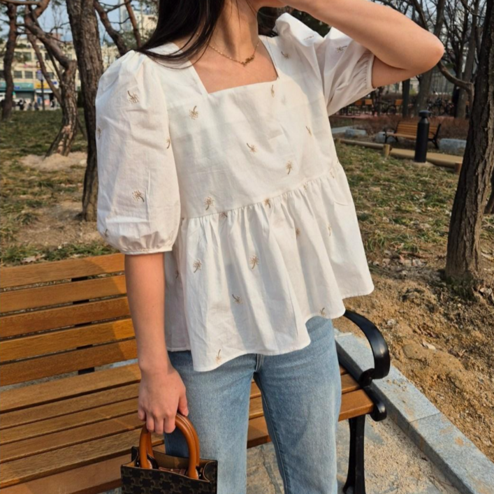 스타일원 스퀘어넥 반팔 자수 퍼프 블라우스