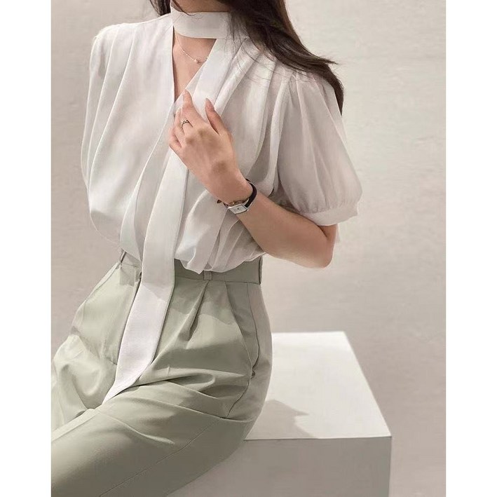레티고 브이넥 리본 퍼프 소매 반팔 블라우스 레티고 브이넥 리본 퍼프 소매 반팔 블라우스