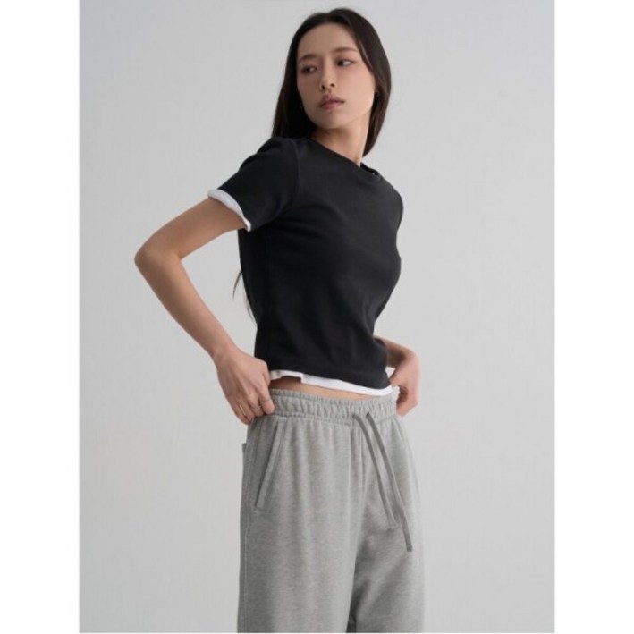 [에잇세컨즈.] [에잇세컨즈] 크롭 반소매 티셔츠 블랙 (356242CM25)