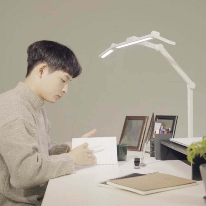 룩스베러 STDL01 스탠드 삼성 시력보호 와이드 책상스탠드, 화이트