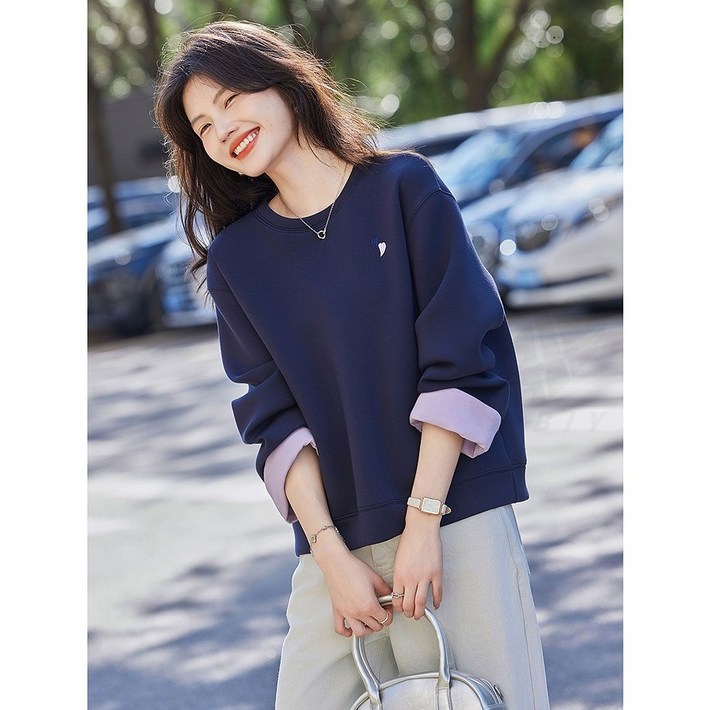 비아이와이 여성 라운드넥 하트자수 루즈핏 맨투맨 티셔츠   D6