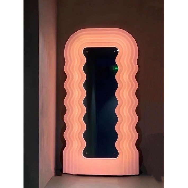 에토레 소트사스 LED 웨이브 특이한 전신거울 카페 쇼룸 호텔 럭셔리 인테리어 지디거울