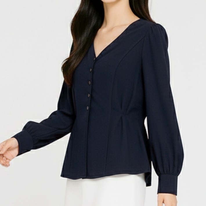 클레이스 브이넥 단추포인트 허리라인 블라우스