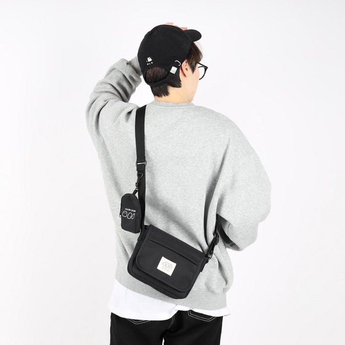 남녀공용 커플 학생 캐릭터 가벼운 산책 보조 아이 도리 미니 크로스백