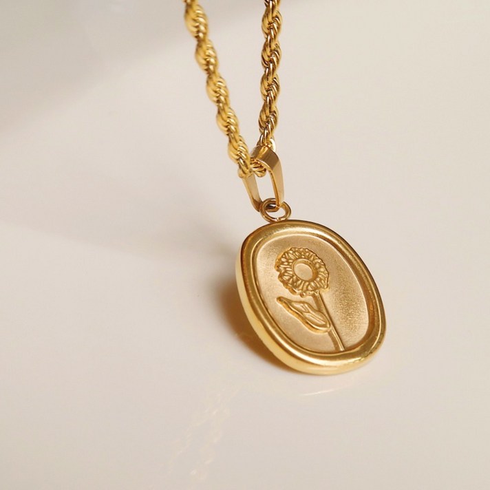 우드피카 심플한 플라워 코인 목걸이 티타늄 써지컬스틸