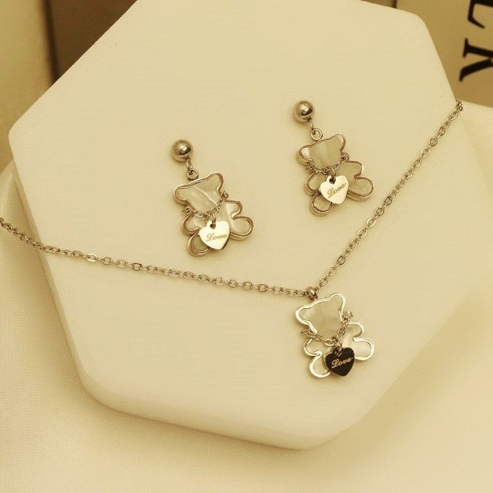 [1+1 할인/우정템/졸귀탱] 테디베어 변색없는 딸랑이 러브 하트 곰돌이 써지컬스틸 귀걸이 목걸이 세트