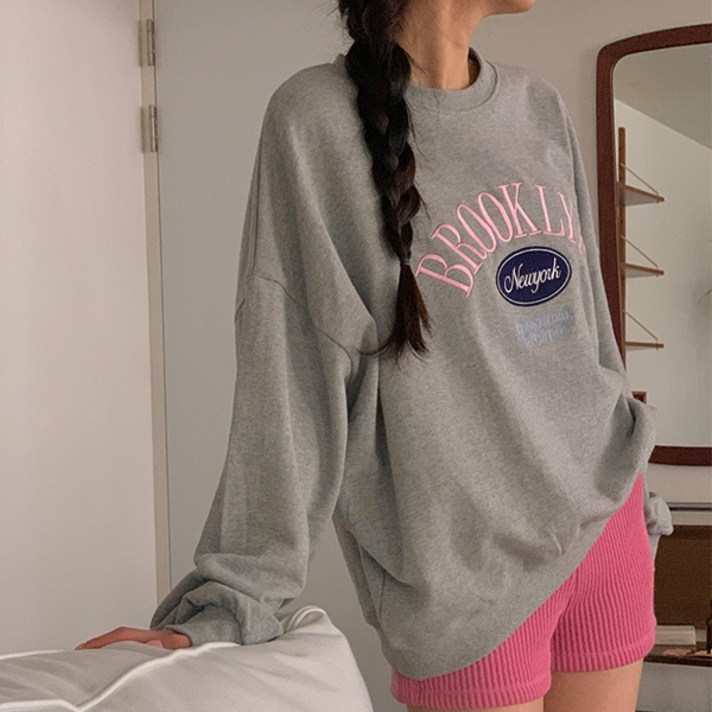 여성용 빅사이즈 오버핏 롱티 긴팔 데일리룩 박스티 루즈핏 신상 맨투맨 자수 라운드오버핏맨투맨