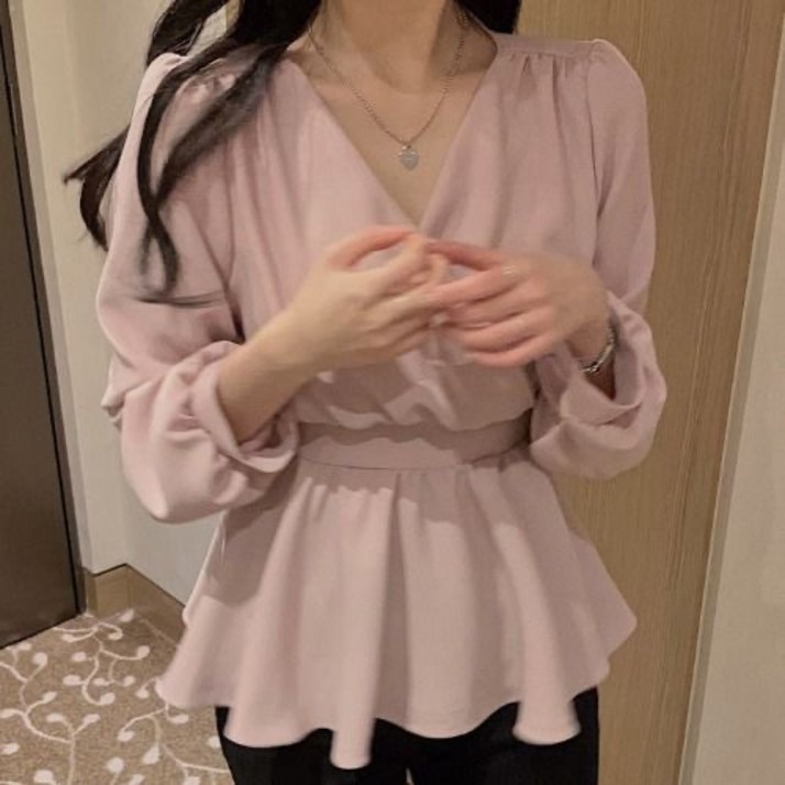 셔링 랩스타일 브이넥 블라우스