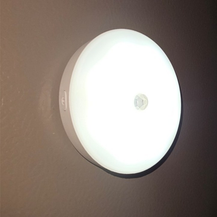 유앤아이 밝기조절 무선 충전식 센서등 c타입