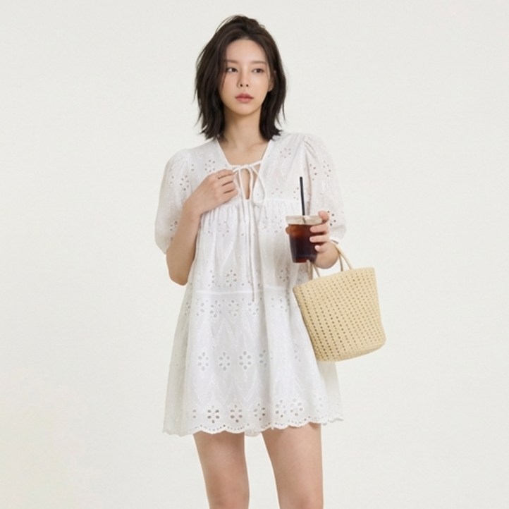 오브나인 홀로우 아웃 펀칭 레이스 반팔 미니 원피스 (1color)+델로나
