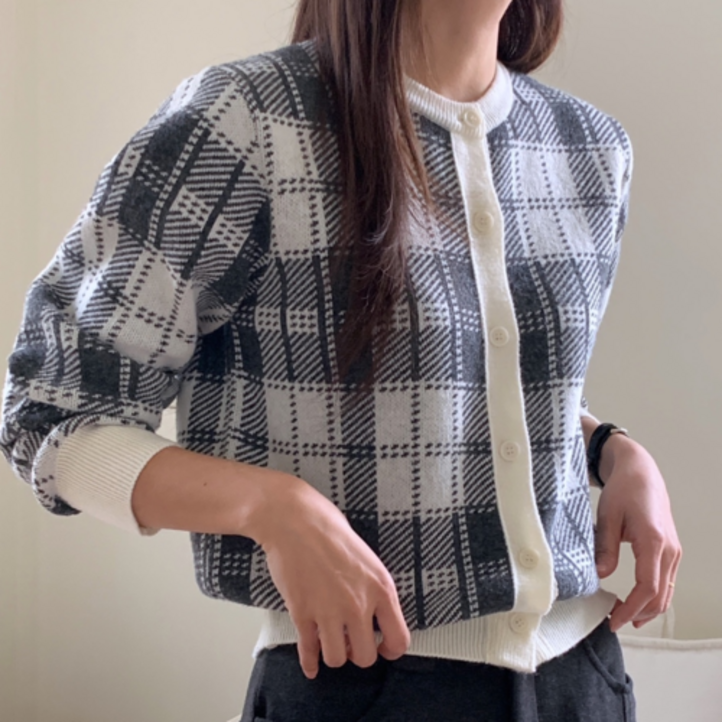 캐시미어 체크 자카드 라운드넥 니트 가디건 여성 도톰한 데일리룩 국내산