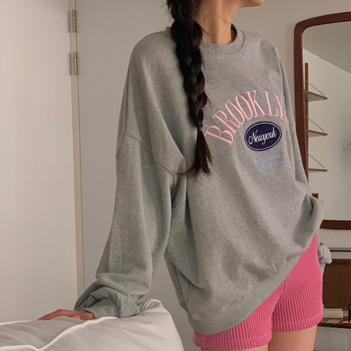 여성용 빅사이즈 오버핏 롱티 긴팔 데일리룩 박스티 루즈핏 신상 맨투맨 자수 라운드오버핏맨투맨