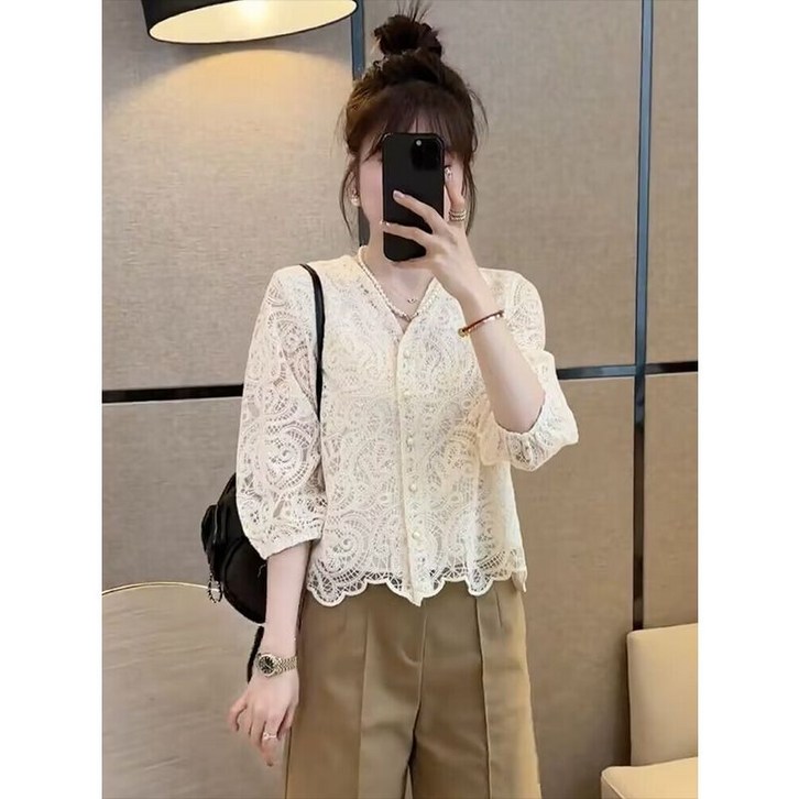 면블라우스 여성 펀칭 플라워 제이플로우 퍼프 아일렛