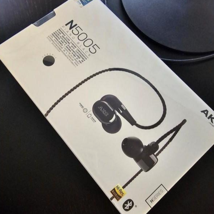 AKG 블루투스 이어폰 AKG 블루투스 이어폰