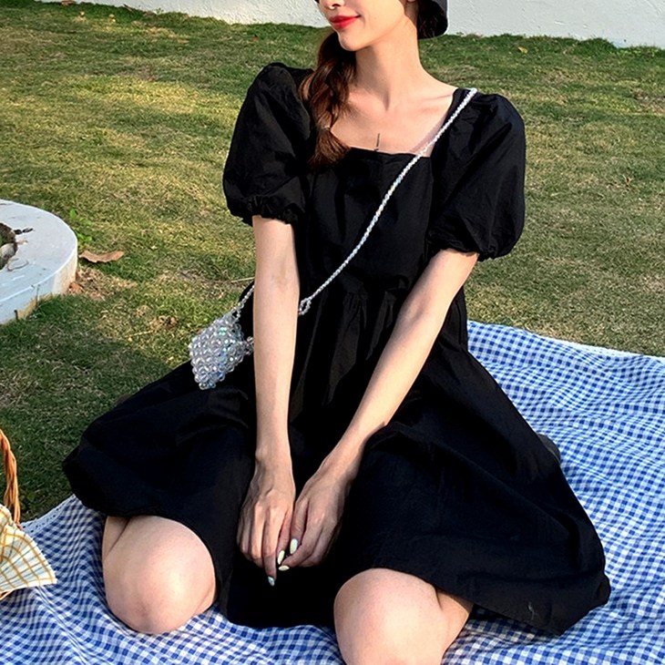 UEARTH 반팔 스퀘어넥 벌룬 소매 루즈핏 미니 원피스