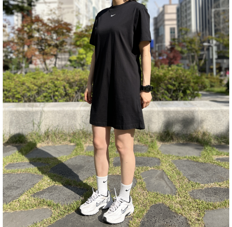 나이키 BONW 여성 반팔 원피스 롱 티셔츠 에센셜 여자 데일리 롱티 스우시 루즈핏 드레스 블랙 나이키 BONW 여성 반팔 원피스 롱 티셔츠 에센셜 여자 데일리 롱티 스우시 루즈핏 드레스 블랙